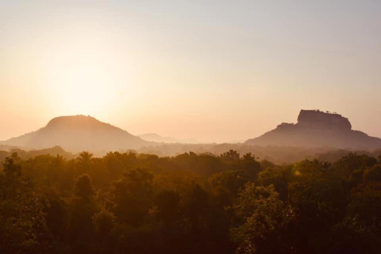 Choona Lodge 'View Of Sigiriya & Pidurangala With Sunrise' Eksteriør billede